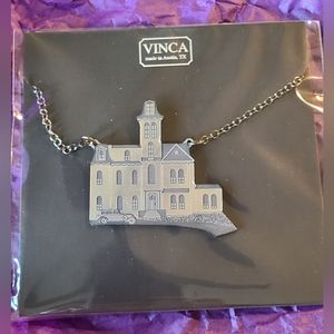 Adam's Family House Necklace Vinca